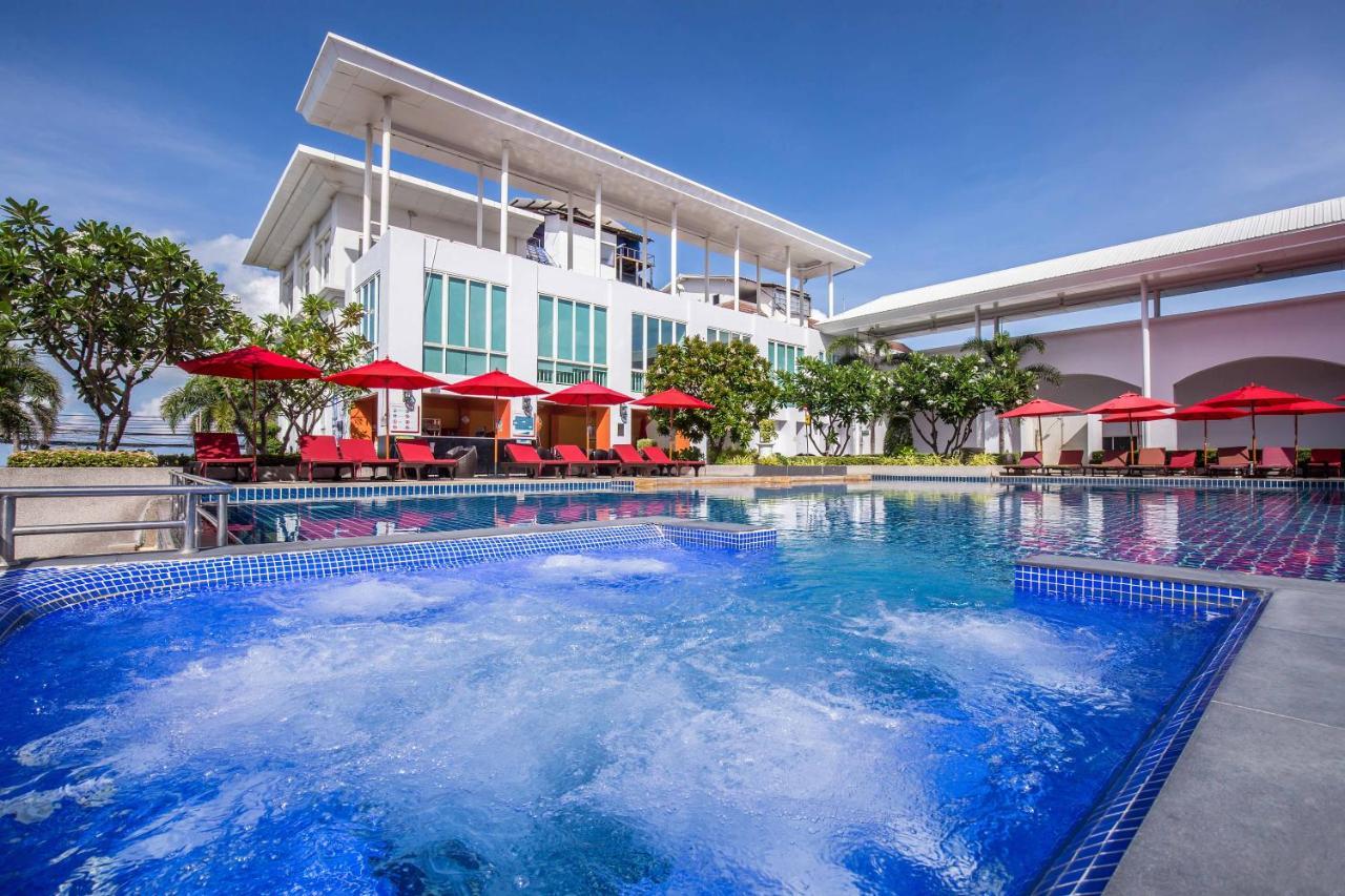 D Varee Jomtien Beach, Pattaya Luaran gambar The swimming pool at the hotel