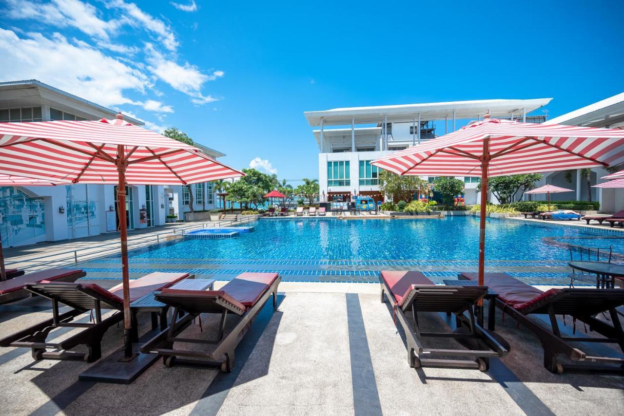 D Varee Jomtien Beach, Pattaya Luaran gambar The swimming pool at the resort