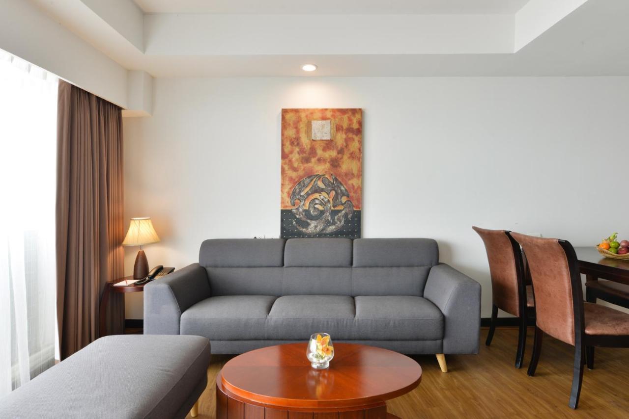 D Varee Jomtien Beach, Pattaya Luaran gambar A living room in a serviced apartment in Kuala Lumpur, Malaysia