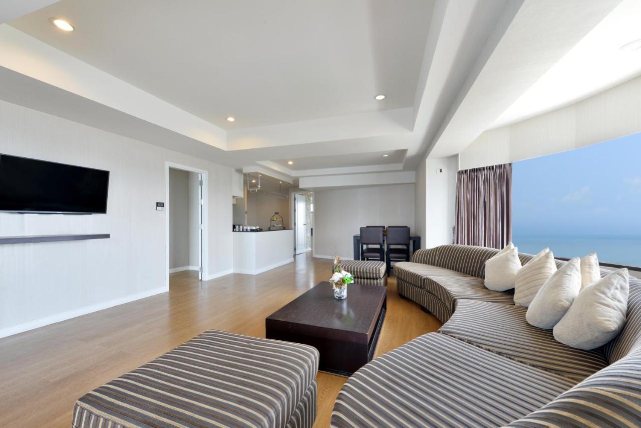 D Varee Jomtien Beach, Pattaya Luaran gambar A living room in a penthouse apartment