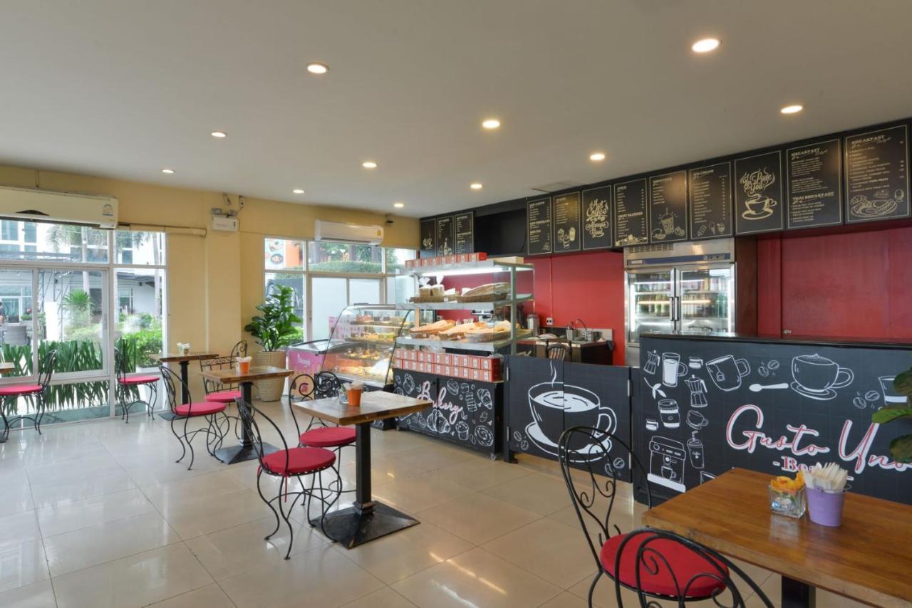 D Varee Jomtien Beach, Pattaya Luaran gambar A café in Bangkok, Thailand