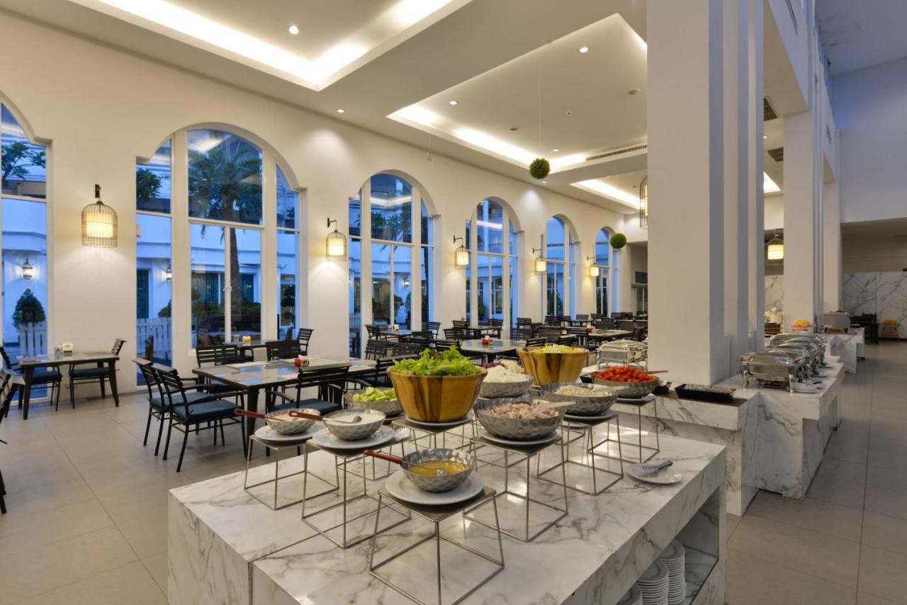 D Varee Jomtien Beach, Pattaya Luaran gambar The restaurant at the hotel