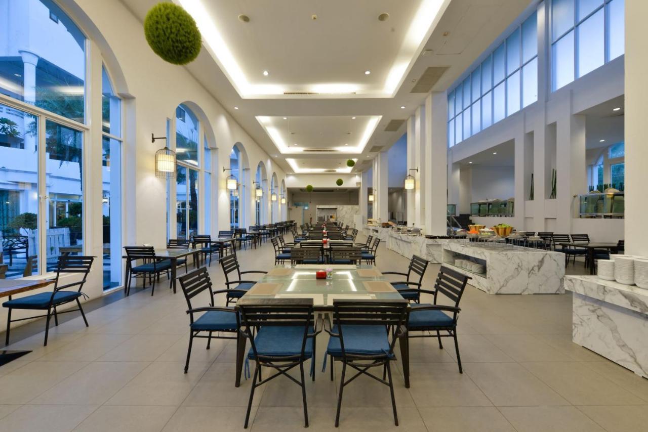 D Varee Jomtien Beach, Pattaya Luaran gambar The interior of the hotel