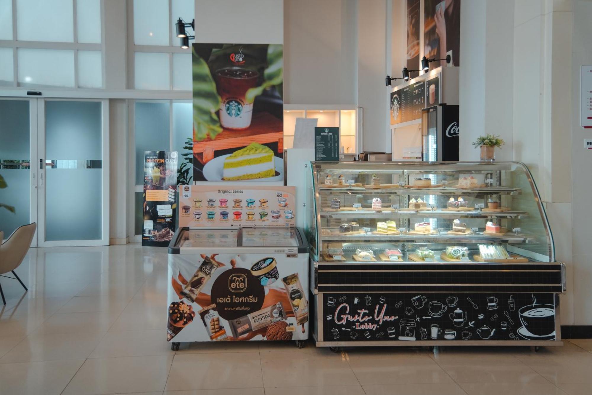 D Varee Jomtien Beach, Pattaya Luaran gambar A pastry shop in the airport
