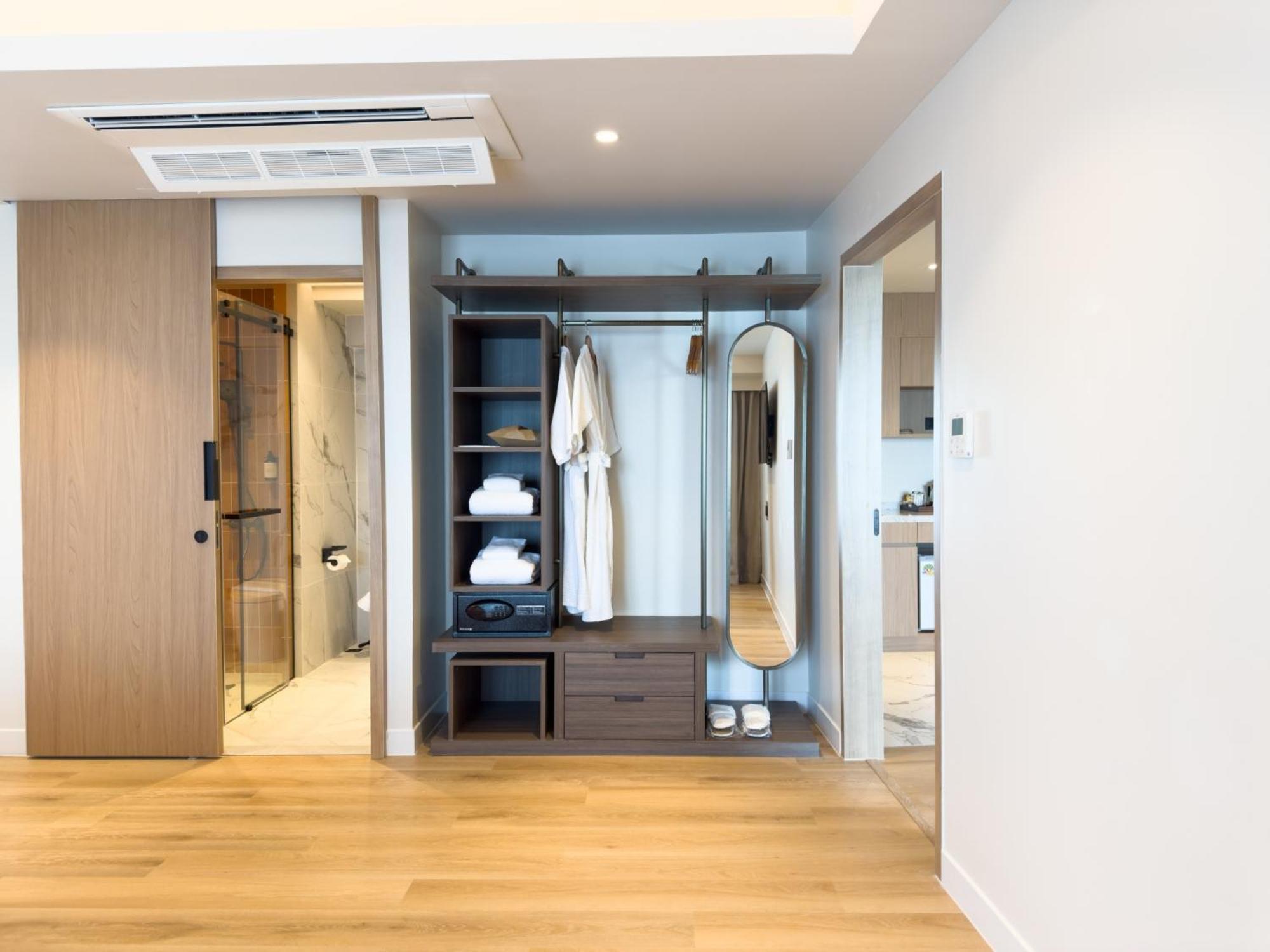 D Varee Jomtien Beach, Pattaya Luaran gambar A walk-in closet